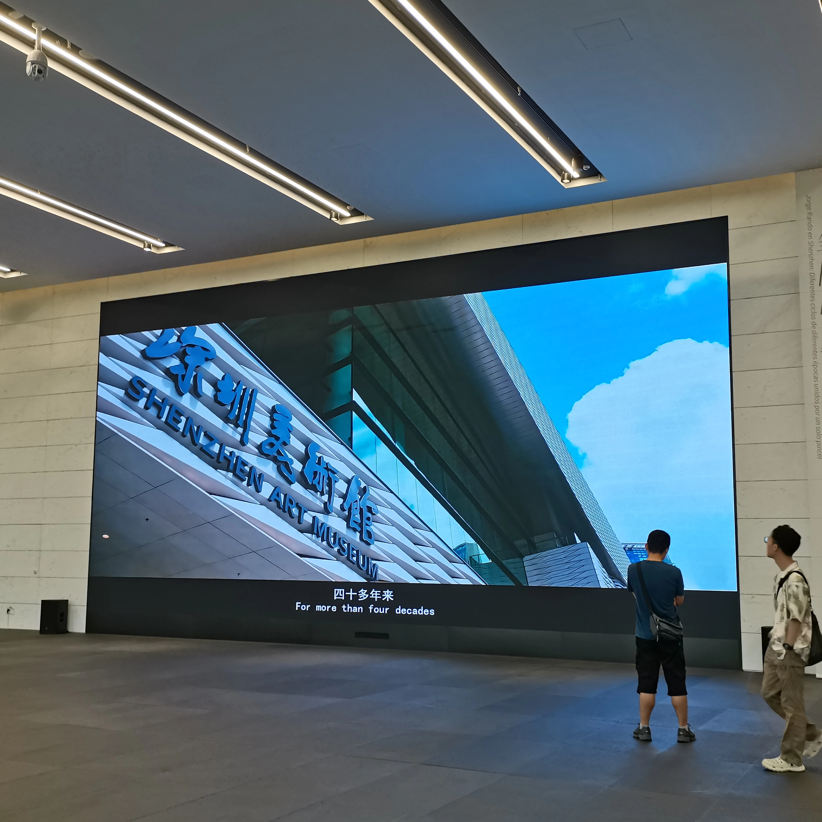 Dynamische Grafik: Kreative LED -Displays in Hotellobbys, Bars und großen Baustrukturen